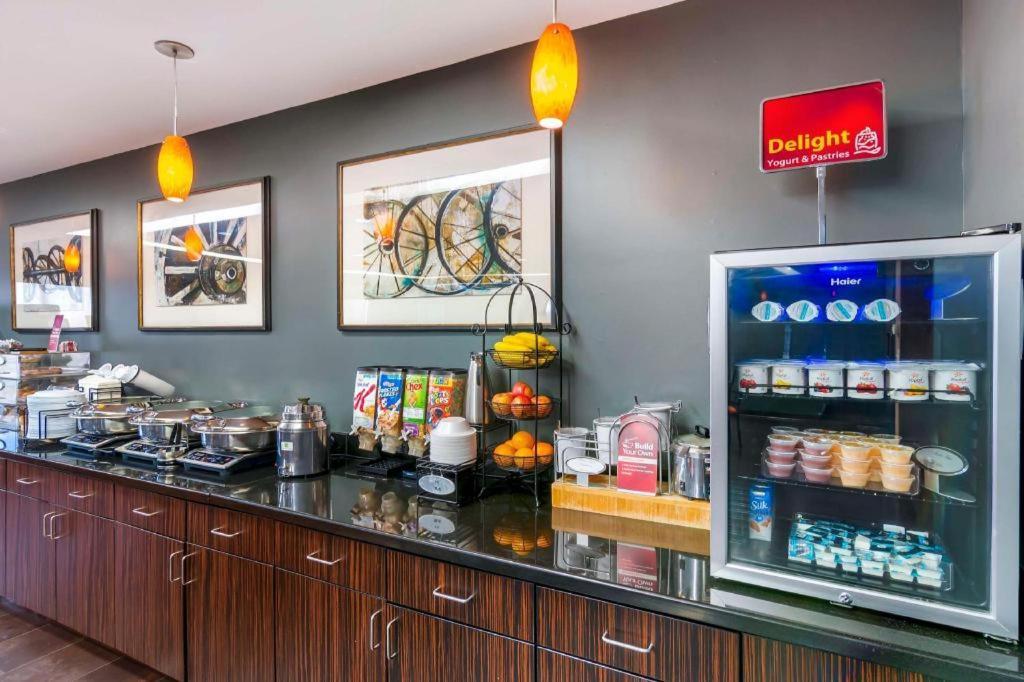 Best Western Plus Olathe Hotel Exterior photo