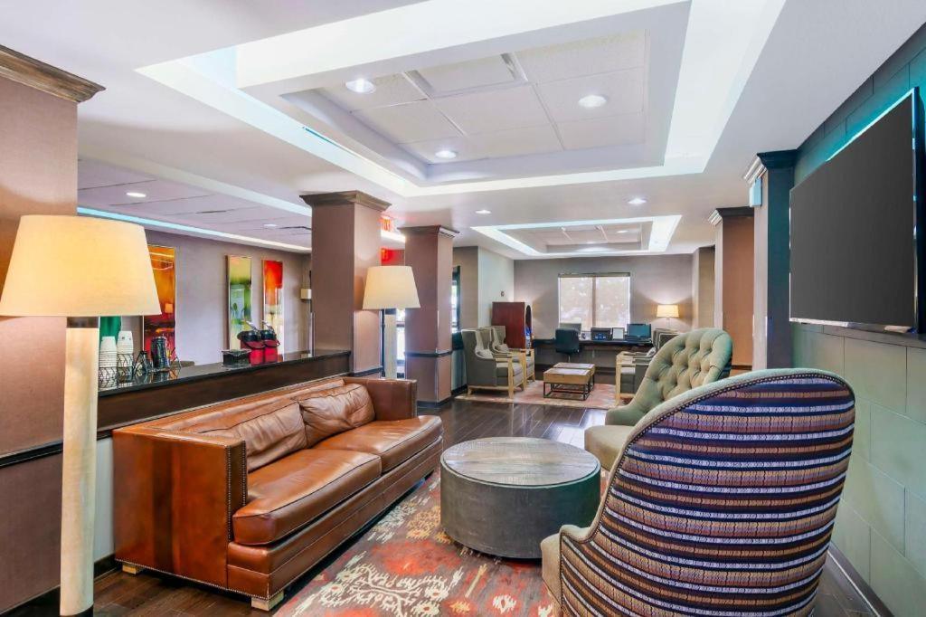 Best Western Plus Olathe Hotel Exterior photo