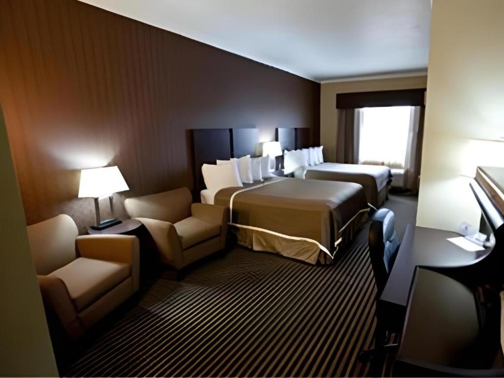 Best Western Plus Olathe Hotel Exterior photo