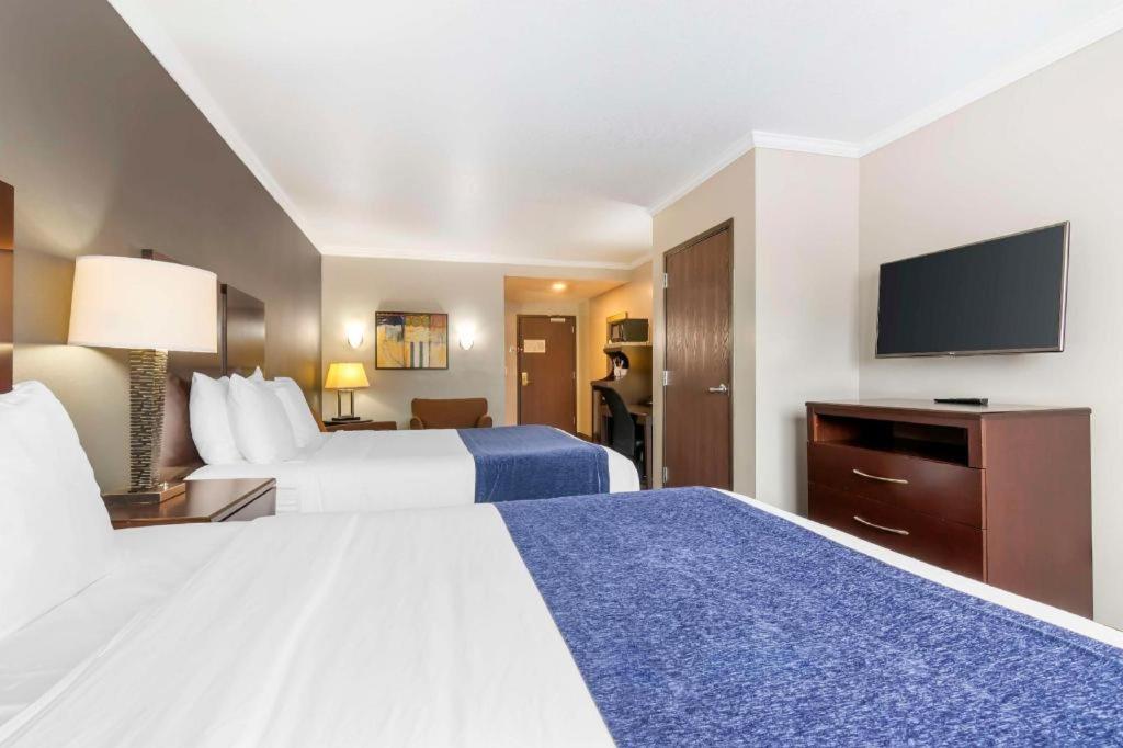 Best Western Plus Olathe Hotel Exterior photo