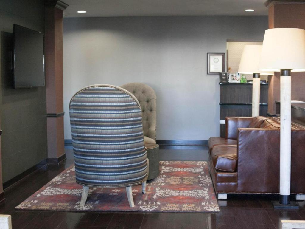 Best Western Plus Olathe Hotel Exterior photo