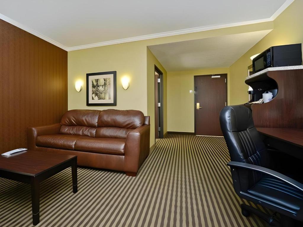 Best Western Plus Olathe Hotel Exterior photo