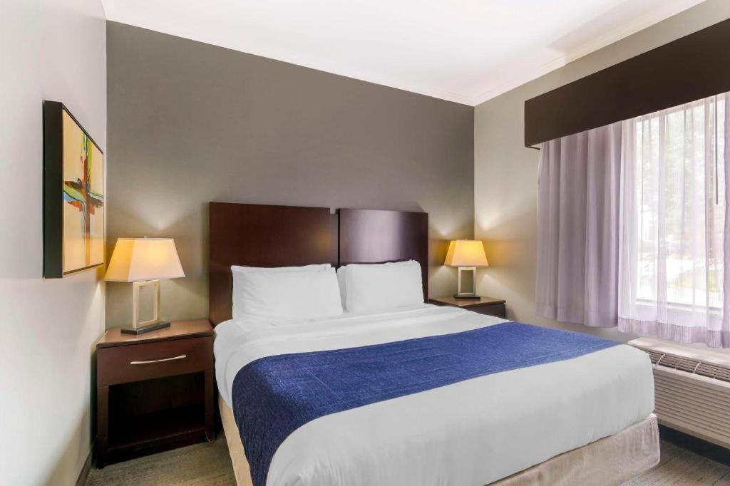 Best Western Plus Olathe Hotel Exterior photo