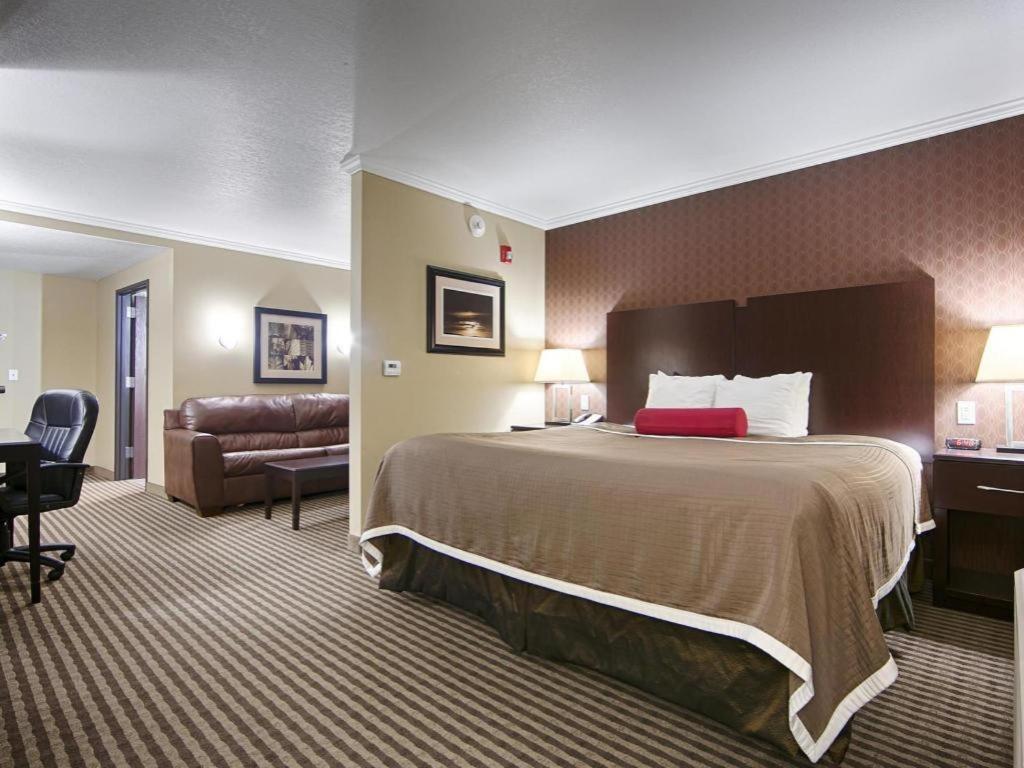 Best Western Plus Olathe Hotel Exterior photo